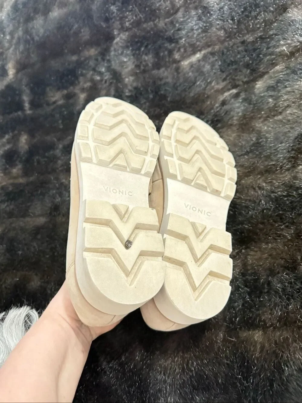 Vionic Cheryl Faux Fur Womens Size 9 Beige Casual Slip-On Loafer Flats Shoes